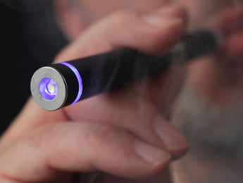 ¿Cómo se cargan los cigarros electrónicos tipo vape pen?